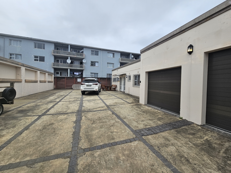 To Let commercial Property for Rent in Southernwood Eastern Cape